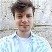 Prof ukrainien avec PhD en linguistique enseigne le russe